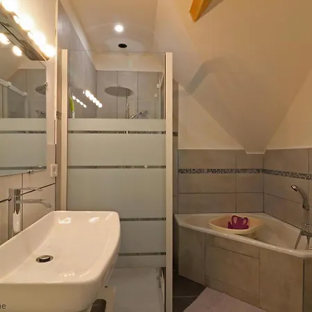 Holiday home Maison Ancienne Avec Sauna, Babyfoot, Billard, Proche Station Thermale Et Foret Domaniale - Fr-1-497-136