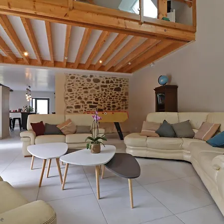 Country house Grande Maison Familiale Avec Sauna Et Jardin La Chapelle d'Audaine