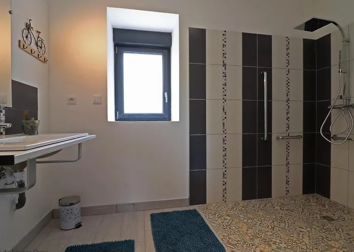 Grande Maison Familiale Avec Sauna Et Jardin - Fr-1-497-136 *